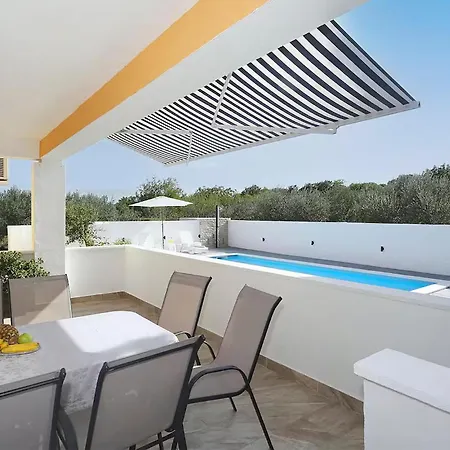 3 Bedroom Amazing In Podgradina Casa de Férias *