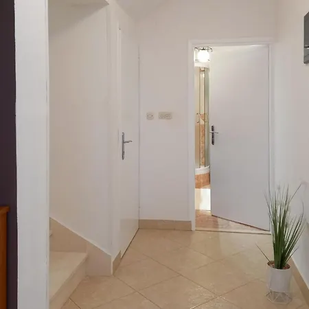 Casa de Férias 3 Bedroom Amazing In Podgradina Podgradina (Posedarje)
