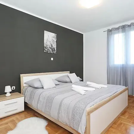 Holiday home 3 Bedroom Amazing In Podgradina