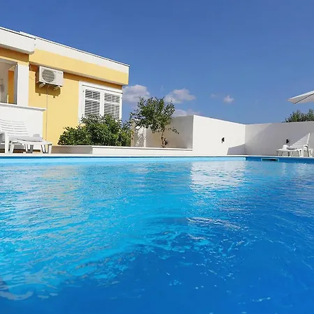 Holiday home 3 Bedroom Amazing In Podgradina *