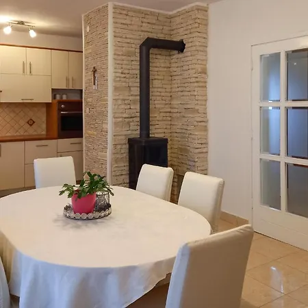 Holiday home 3 Bedroom Amazing In Podgradina *